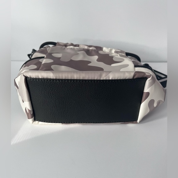 Tommy Hilfiger tote - Picture 4 of 5